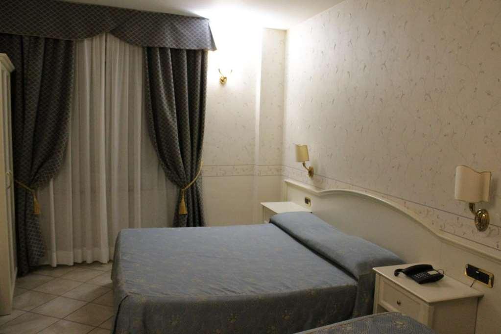Hotel La Noce Chivasso Pokoj fotografie